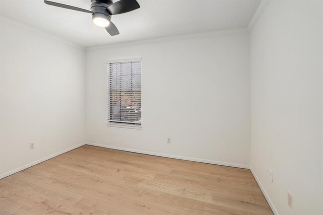 Building Photo - 204 Northwest Dr