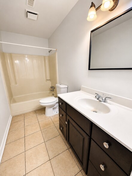 Guest bathroom - 303 Rutherford Ave NW