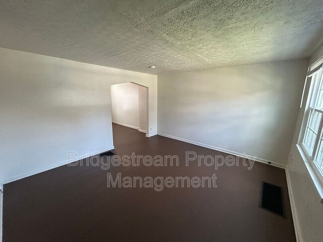 Building Photo - 1320 Chardon Ct