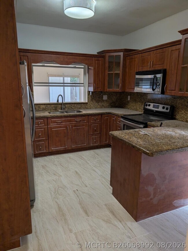 Building Photo - 9851 SW 117th Ct