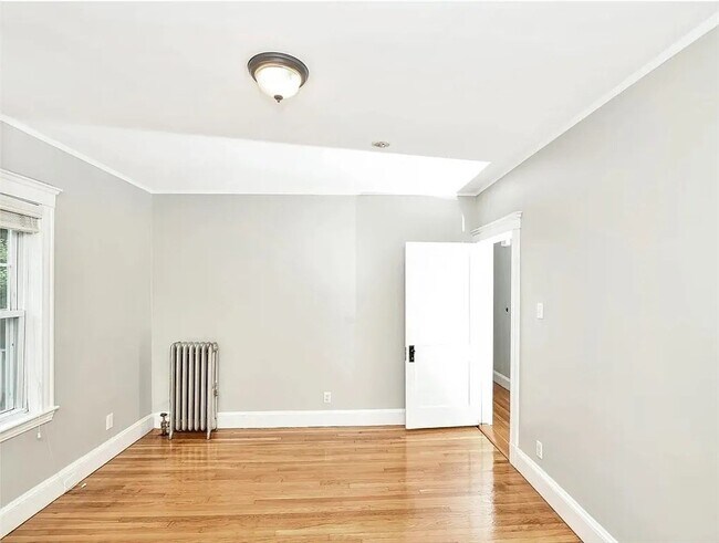 Building Photo - 559 Adams St