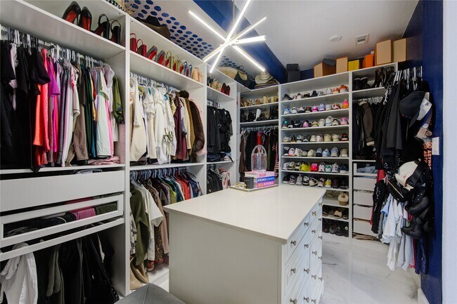 Building Photo - 1815 Longcroft Ln