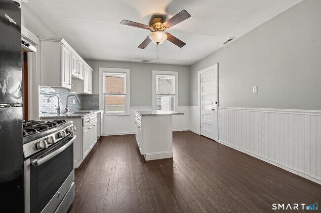 Building Photo - 811 East St