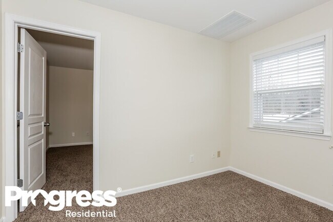 Building Photo - 10430 Carver Falls Rd