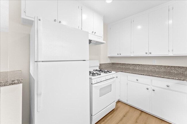 Building Photo - 3116 W 99th St