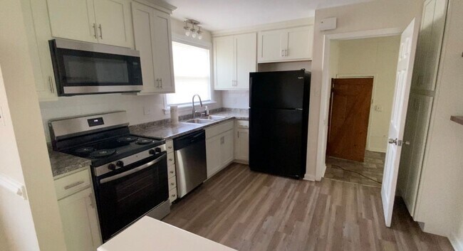 Building Photo - --  AVAILABLE IMMEDIATELY  -- 3 BR / 1 BA West End Home, Fenced in Backyard. Available Immediately!