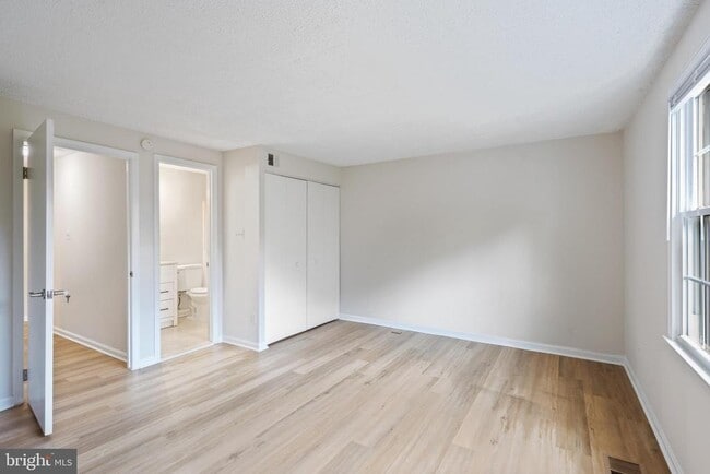 Building Photo - 5605 Independence Cir
