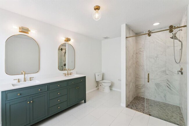 Building Photo - 13635 Waterhouse Way