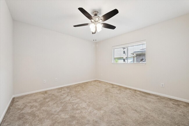 Building Photo - 501 Pine Bluff Dr