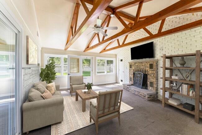 Building Photo - 4501 E Kuhn Rd