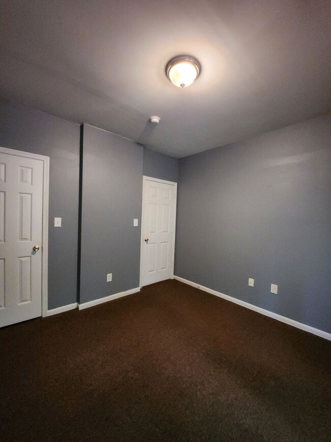 Building Photo - Cute duplex in Belmont-
