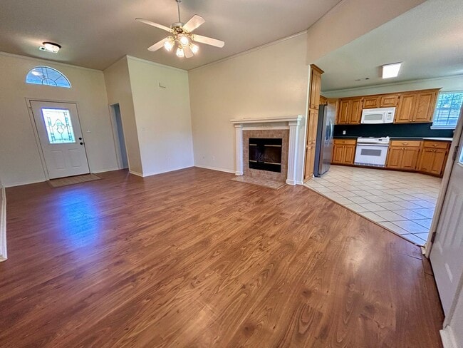 Building Photo - Cozy 3 Bedroom/2 Bathroom Home for Rent in...