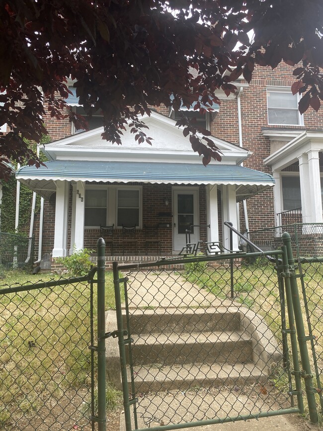 Fenced in front yard - 606 N Woodington Rd