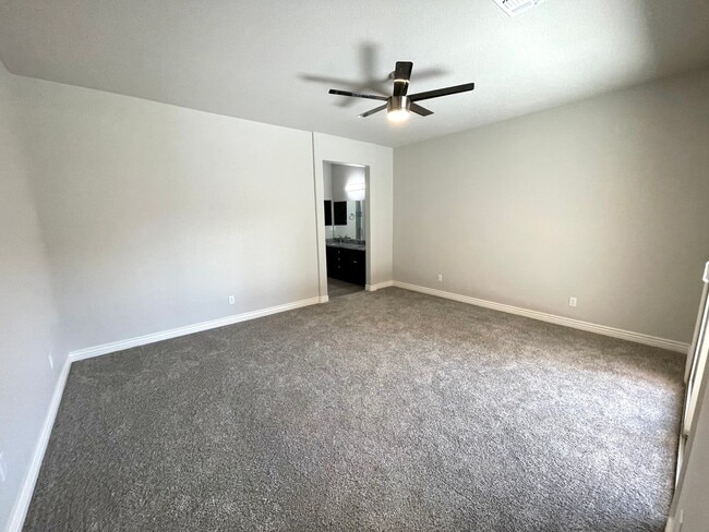 Building Photo - Beautiful 3 Bedroom 2 Bathroom Home!