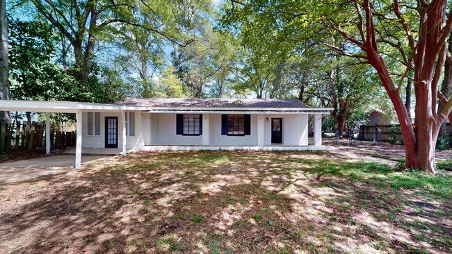 Building Photo - Walk to Downtown Prattville!!! 4/2 Completely Updated!