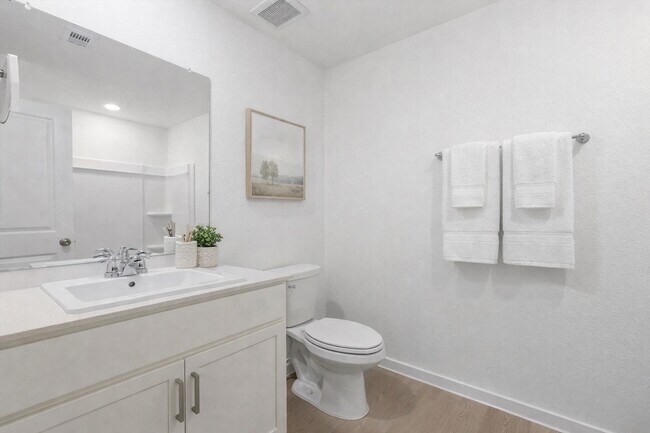 Building Photo - 25409 Carnation Ct