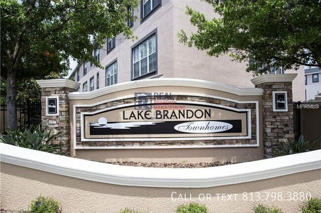 Building Photo - 2522 Lexington Oak Dr