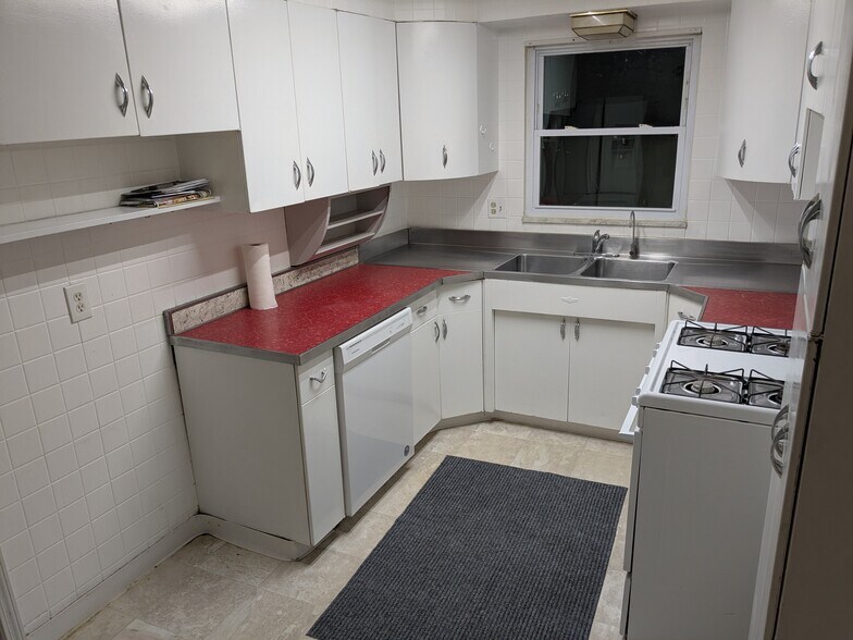 Building Photo - 920 S Braddock Ave