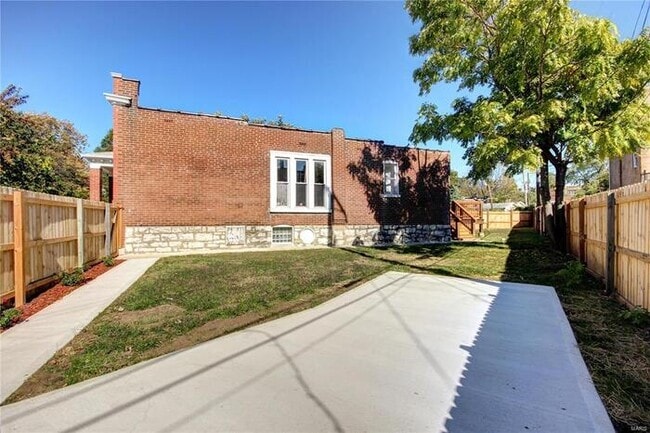 Building Photo - Fantastic 2bd/1ba home! Let yourself in!