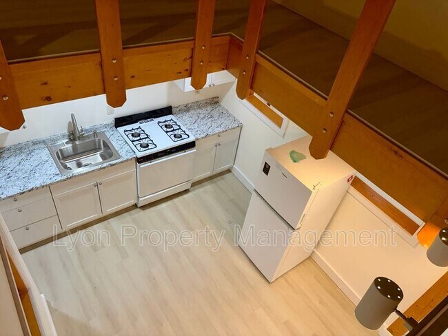 Building Photo - 262 Illinois St