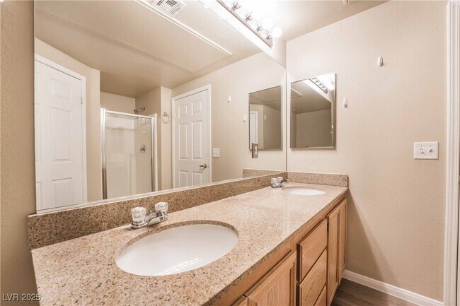 Building Photo - 10001 Peace Way