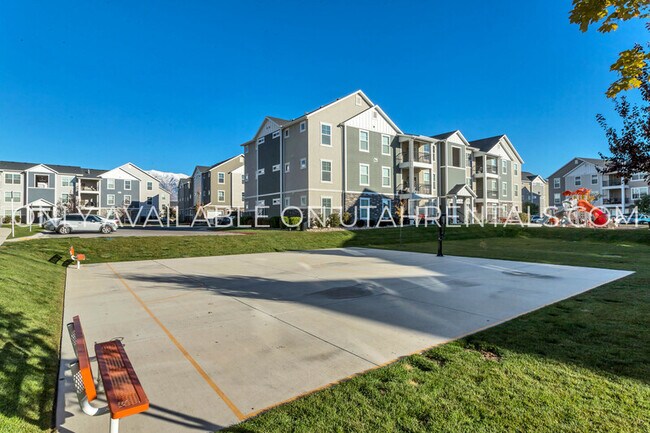 Building Photo - 627 N Sun Peak Dr