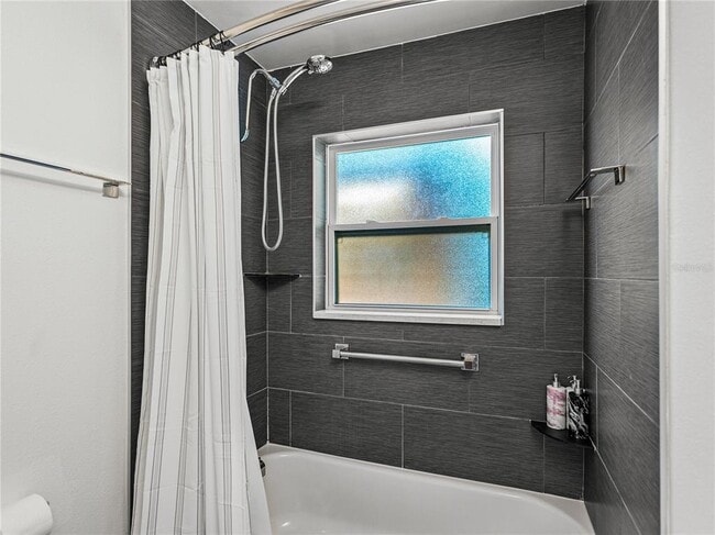 Building Photo - 7125 Shore Dr S