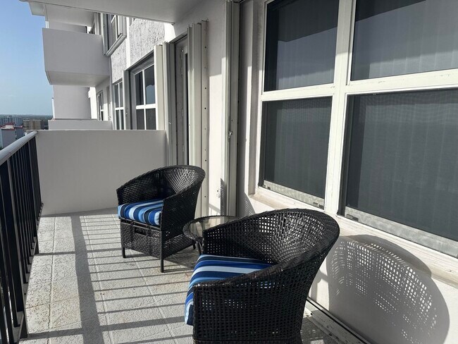 Building Photo - 405 N Ocean Blvd
