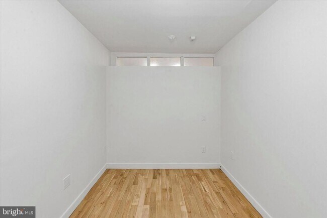 Building Photo - 530 S 15th St