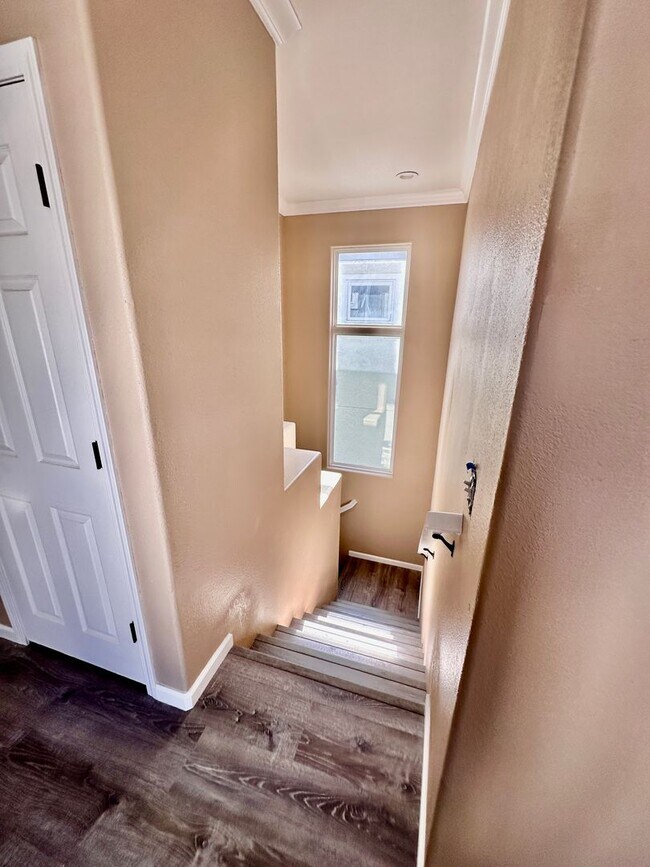 Building Photo - 4 bed/ 4.5 bath in Santa Rosa