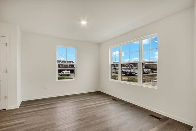 Building Photo - 370 Bridgeview Ct