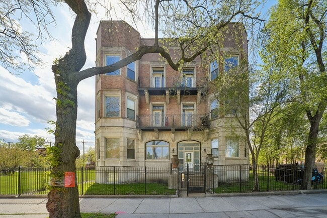 Building Photo - 5014 S King Dr