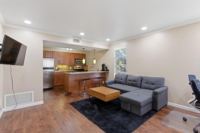 Building Photo - 7685 Northcross Dr