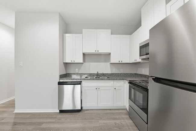 Building Photo - 2521 Maple St