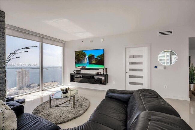 Building Photo - 495 Brickell Ave
