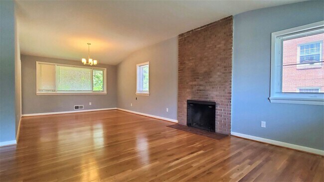 Building Photo - Awesome 4BR, 3BA Close In Bethesda Home With 2 Car Garage!!!
