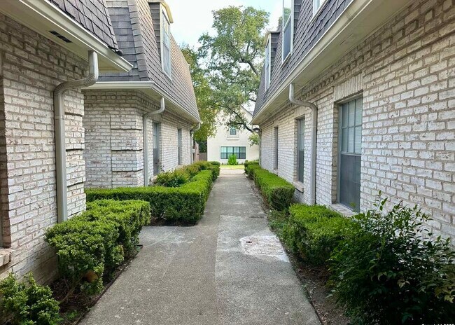 Building Photo - 168 Barilla Pl