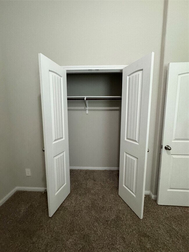 Building Photo - 305 Black Bear Dr