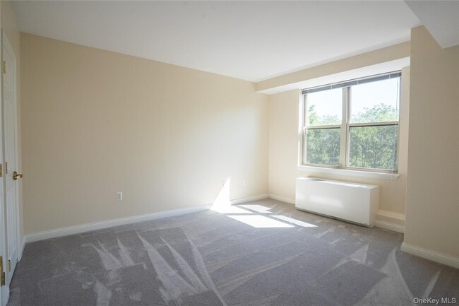 Building Photo - 300 E Overlook