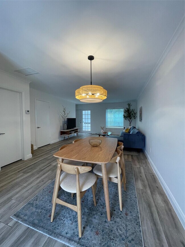 Building Photo - 2708 NE 14th Street Causeway