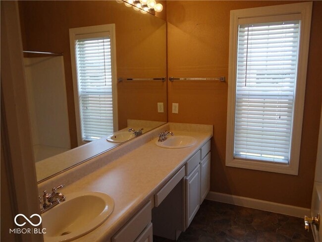 Building Photo - 12302 Sagamore Woods Dr