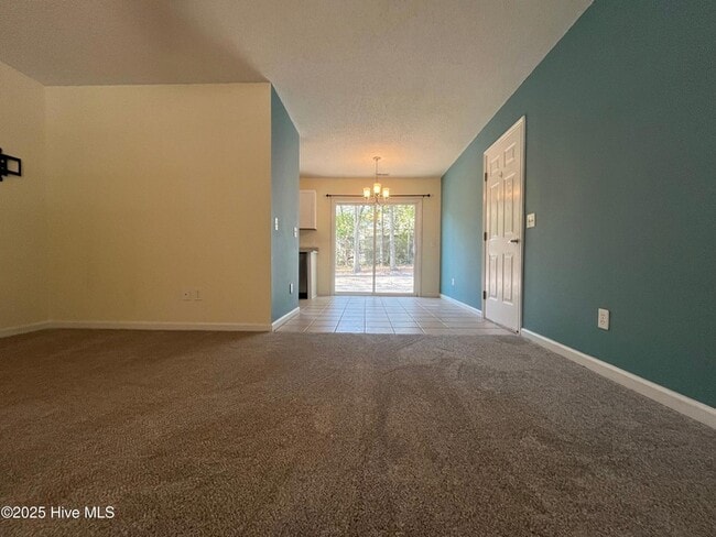 Building Photo - 907 N Sycamore St