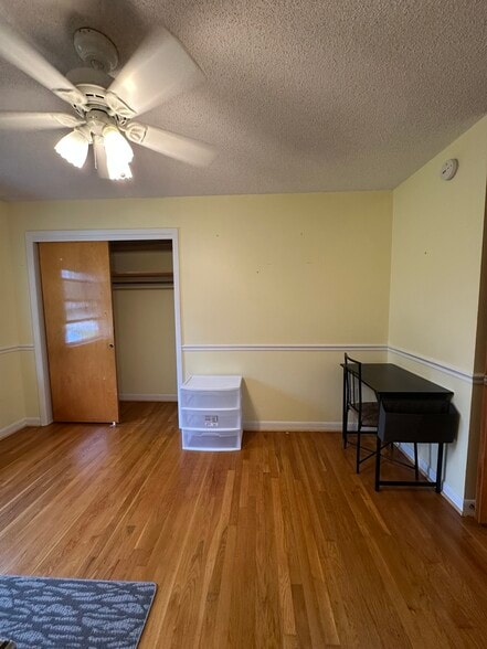 Building Photo - 6011 Wedgewood Dr
