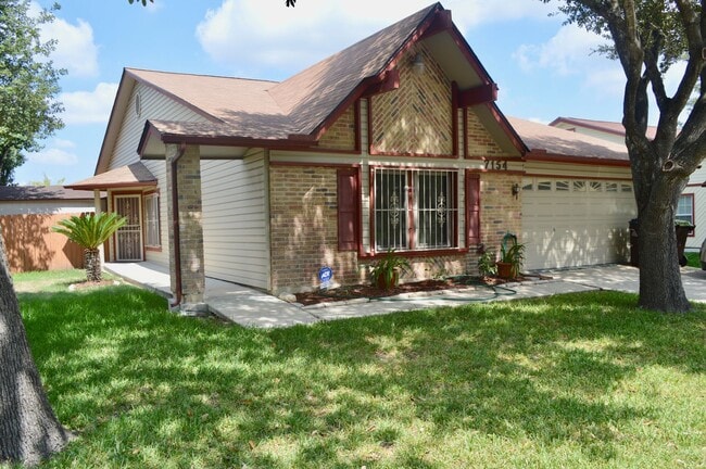 Building Photo - Beautiful and spacious 3 bed 2 bath.