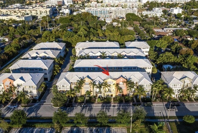 Building Photo - 111 SW 2nd Ave