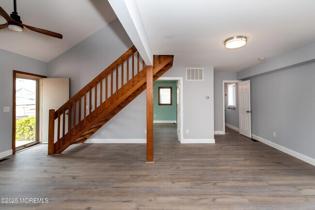 Building Photo - 813 Cable Dr