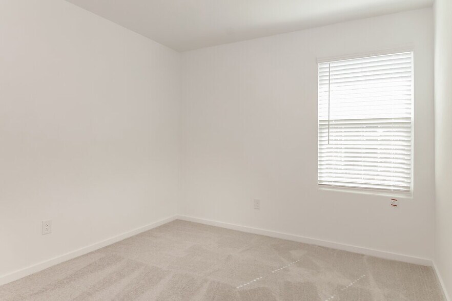 Building Photo - 102 Wild Rose Dr