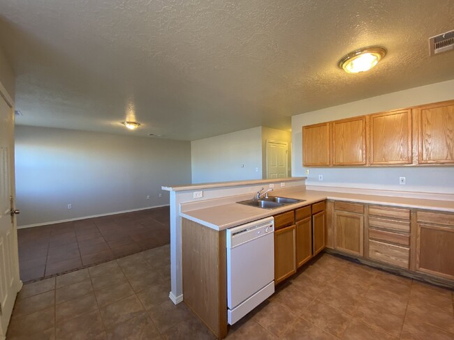 Building Photo - 2BR/1Bath - 4 Plex in Rio Rancho