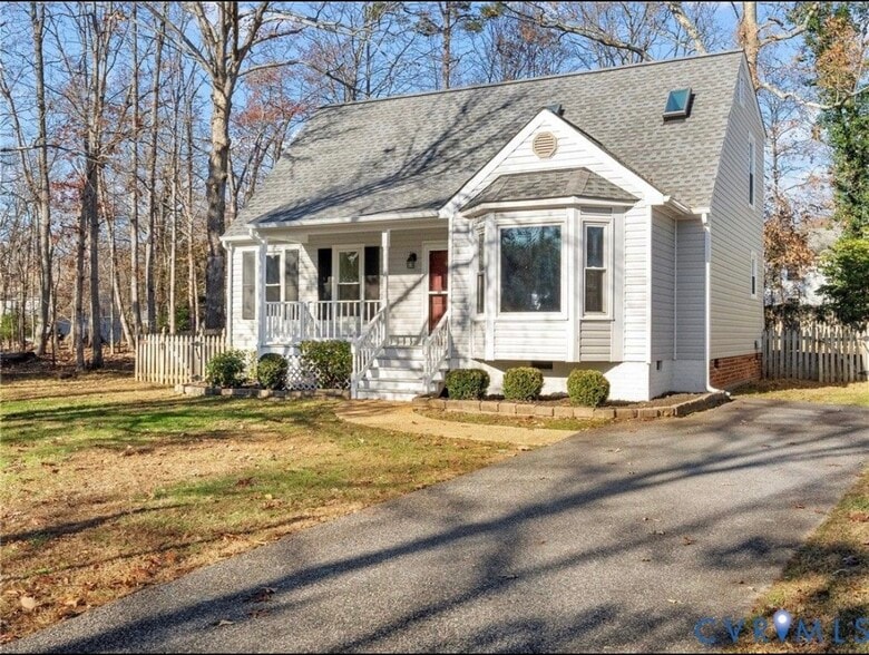 Building Photo - 13706 Danbury Dr