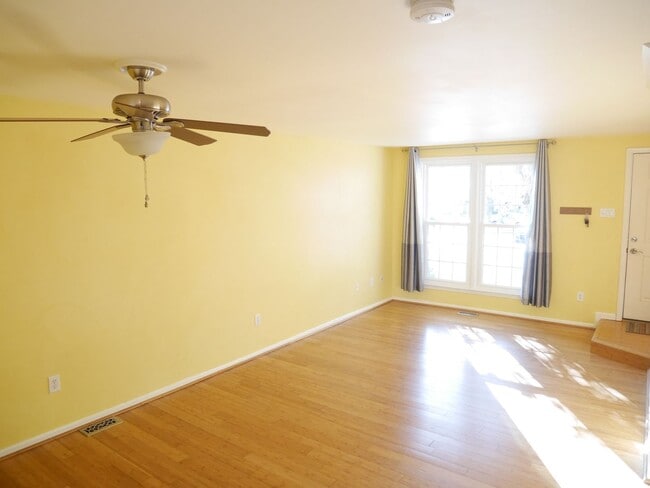 Building Photo - Jessup Townhome- Move-in Ready